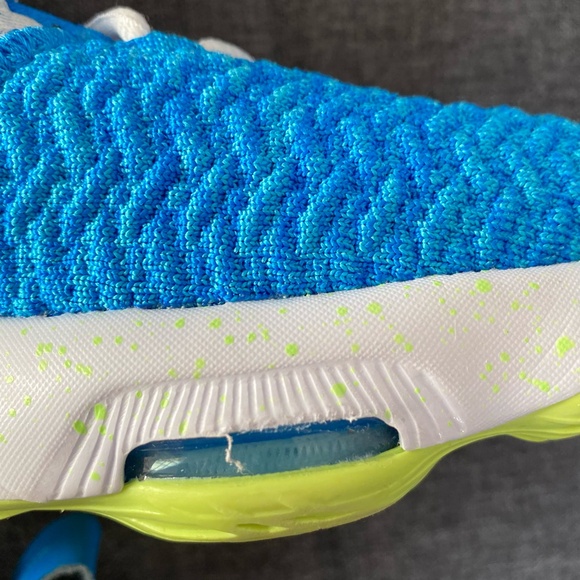 Kids LeBron 17 GS "Sprite" Basketball KnitPosite  Sz 5 Youth Active Runners - Picture 6 of 16